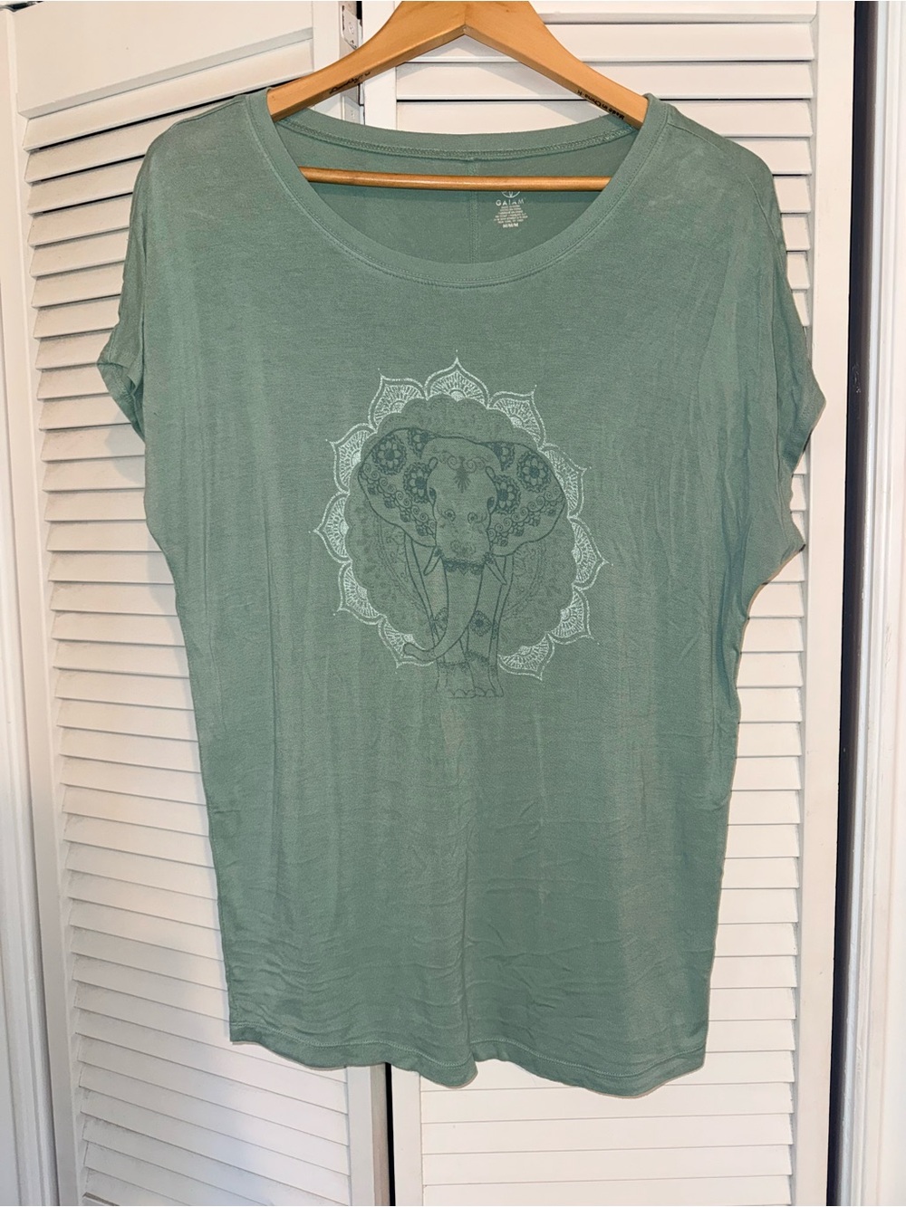 GAIAM Yoga Relaxed Sage Green Elephant Graphic Tee - Women - M